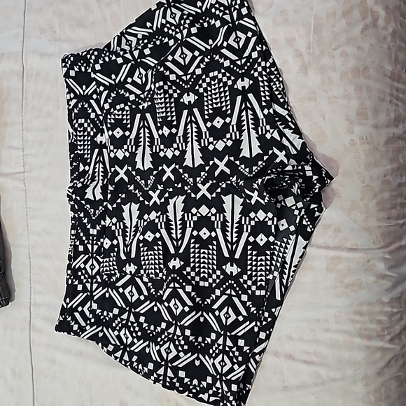 Bundle of 3 Shorts - Picture 4 of 7